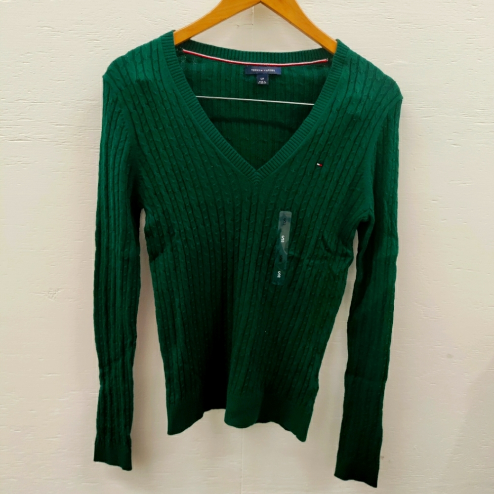 Tommy Hilfiger women's sweater  color Hunter Green NWT. Long Sleeve. V-Neck